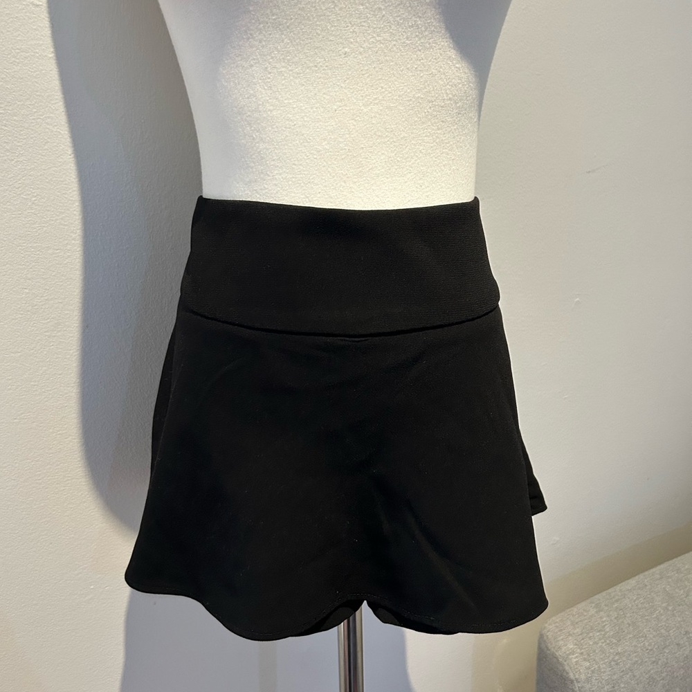 Express Black Women's Shorts - Picture 3 of 9